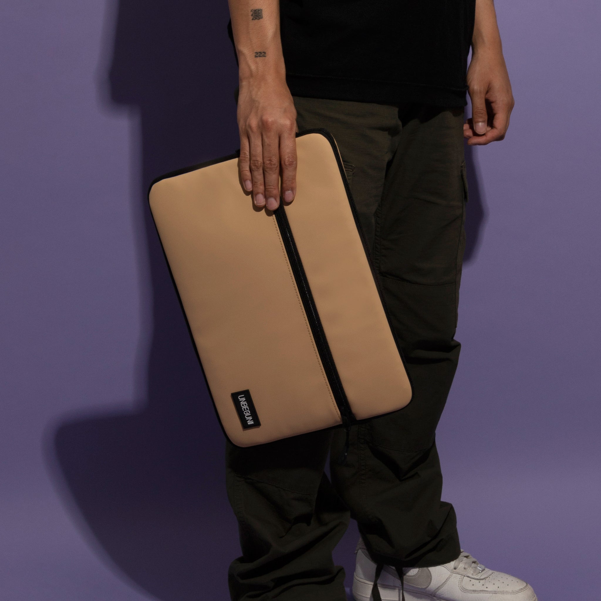 LAPTOP CASE WITH FRONT COMPARTMENT (SAND)